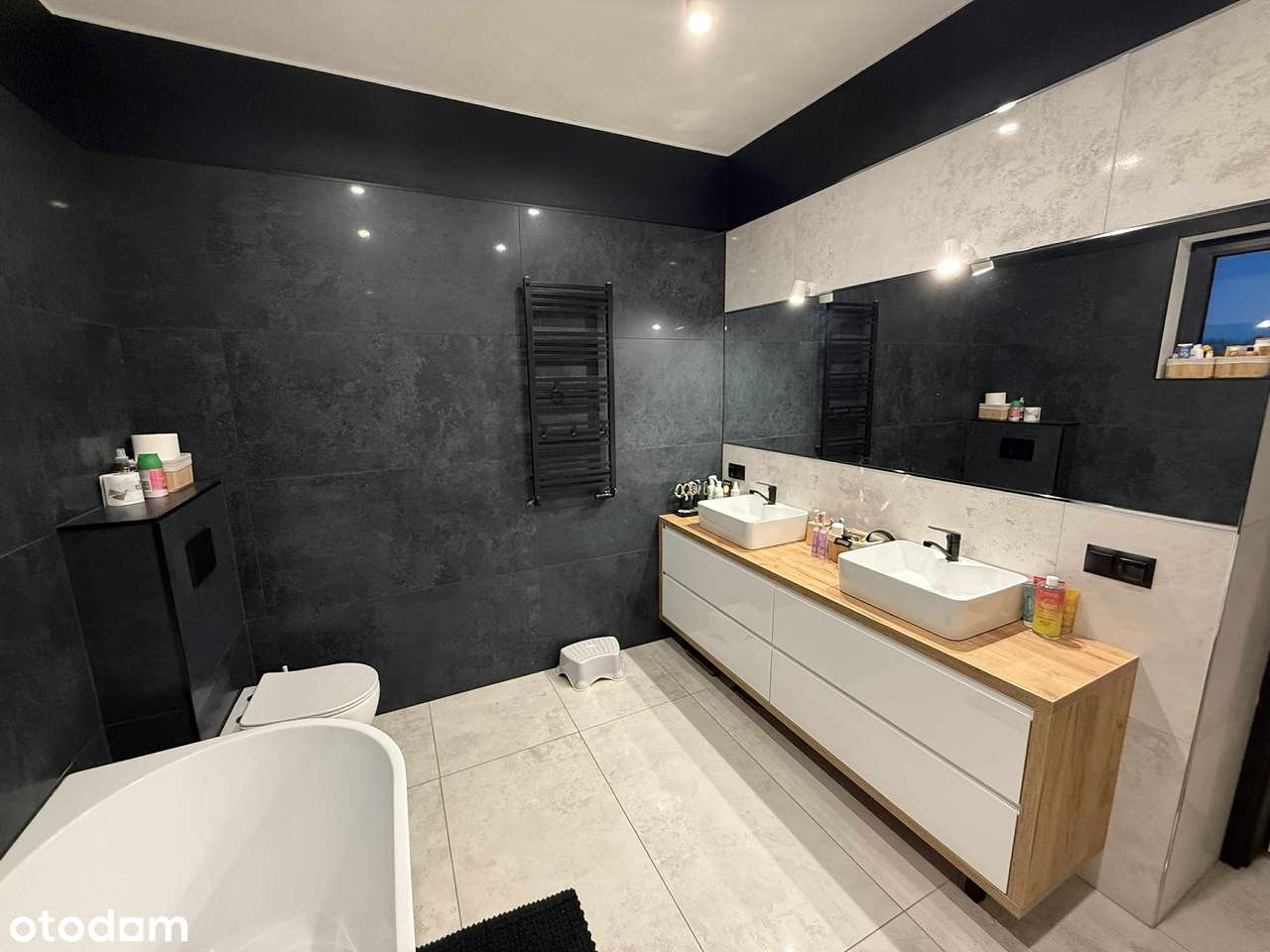 Sprzedaż bez prowizji kupującego - komfortowy i nowoczesny dom-13