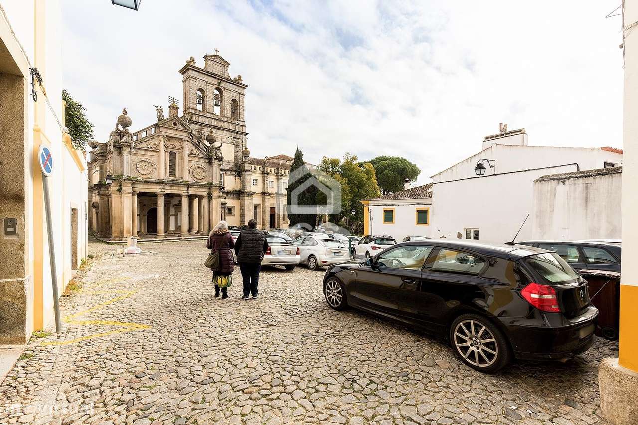 Moradia de luxo com 3 suites, pátio e varandas junto aos Meninos da Gr-46