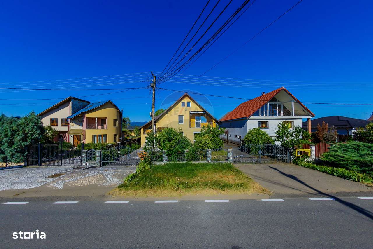 Casă cu 7 camere de vânzare la drumul principal cu 2 intrari - Imagine principală: 4/20