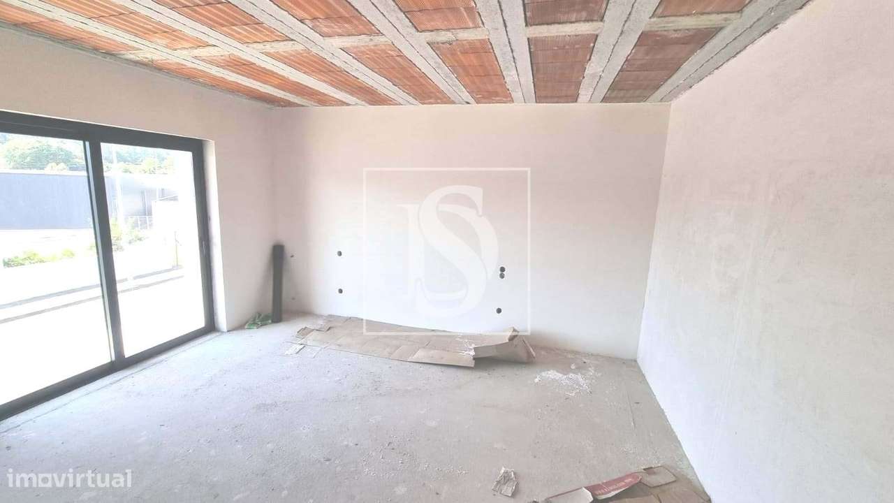 Moradia T3 independente, em construção, na Póvoa de Lanhoso-32