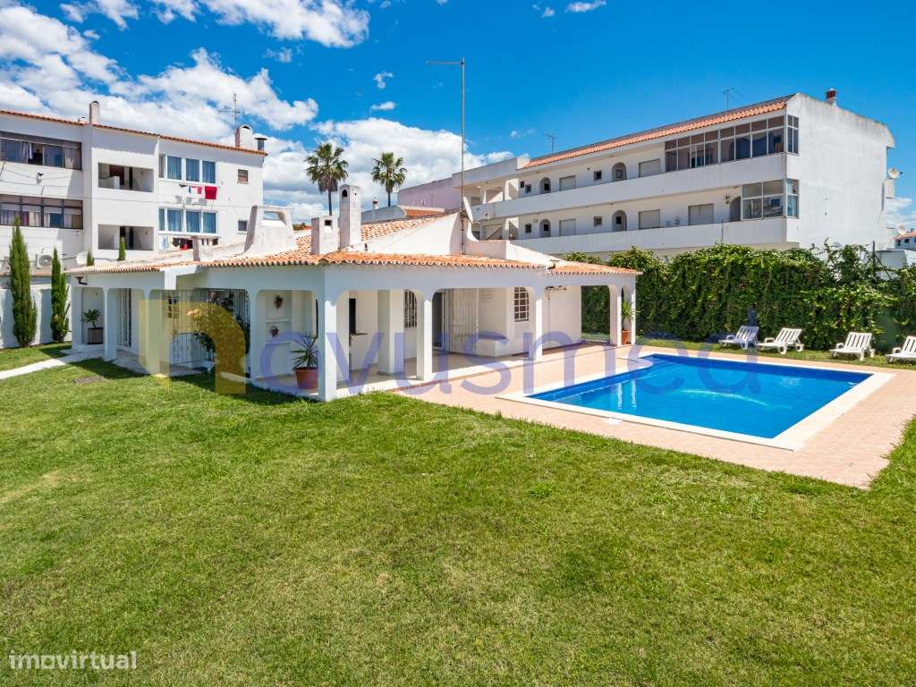 Moradia com Piscina na Zona Premium Areias São João, Albufeira-4