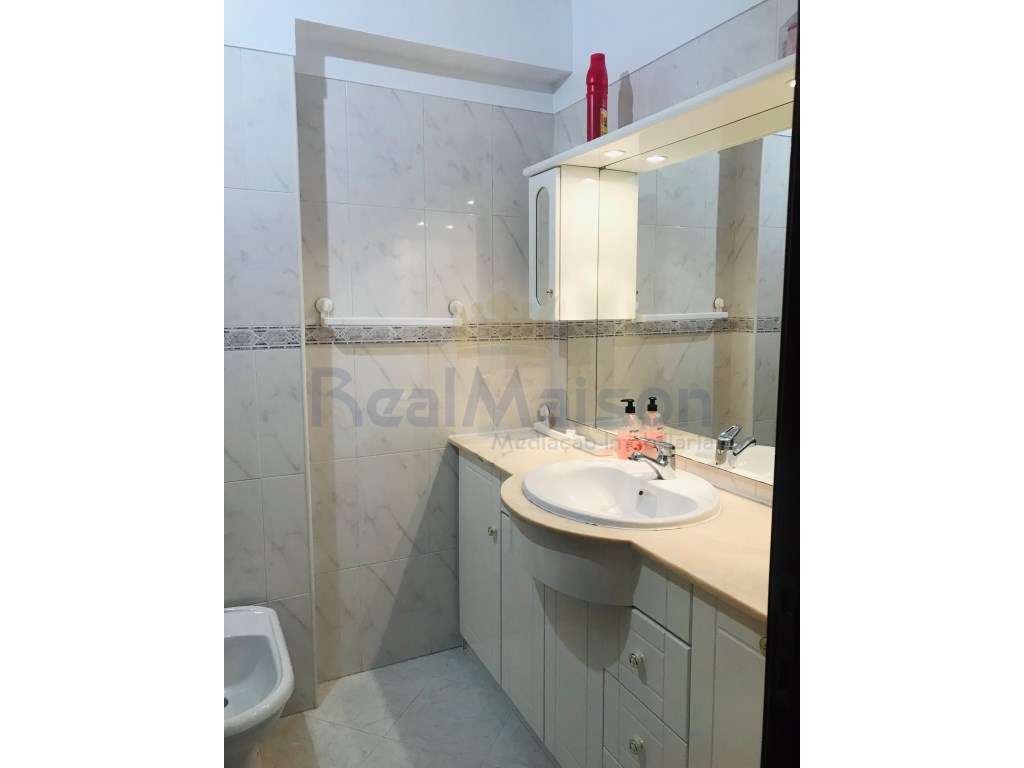 Vende-se Apartamento T3 c/ Box/Garagem - Mem Martins-6