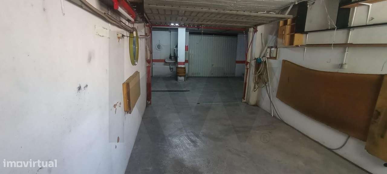 Oportunidade Única: Garagem Box com 16 m2 na Encosta do Sol-16