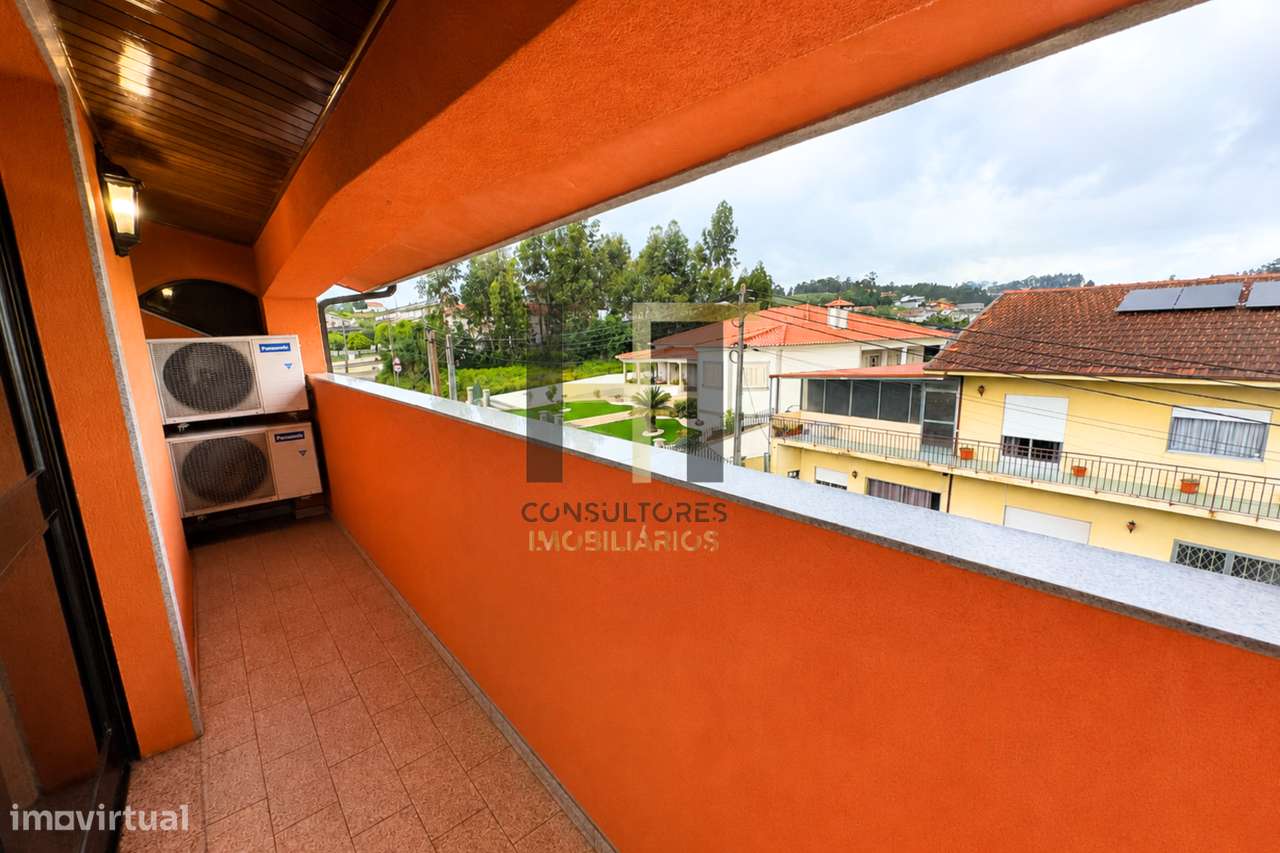 Moradia T4 em Lousada | 312m², 542m² de Terreno e Garagem para 3 Car-19