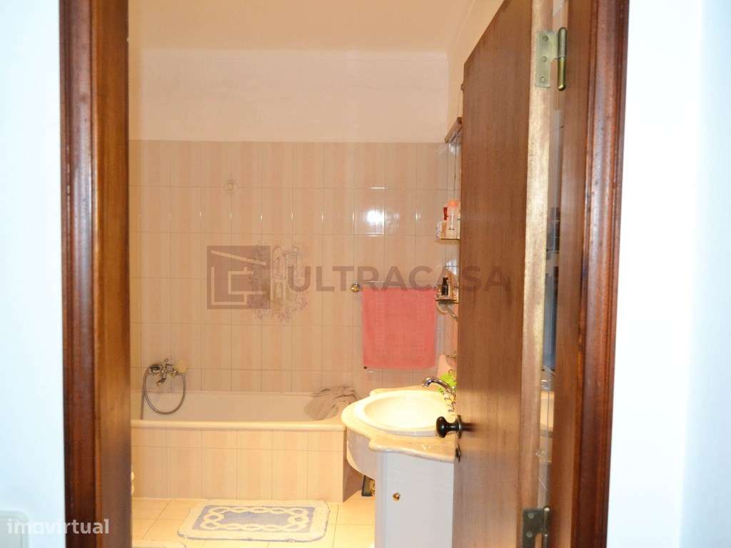 Vende-se excelente Moradia V7 com Jardim, Terraço e Garagem em Algu...-18