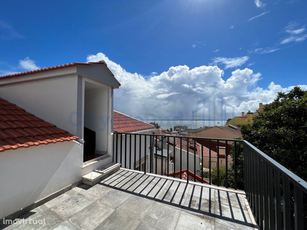 Dois apartamentos com terraço e vista de rio, perto da Graça