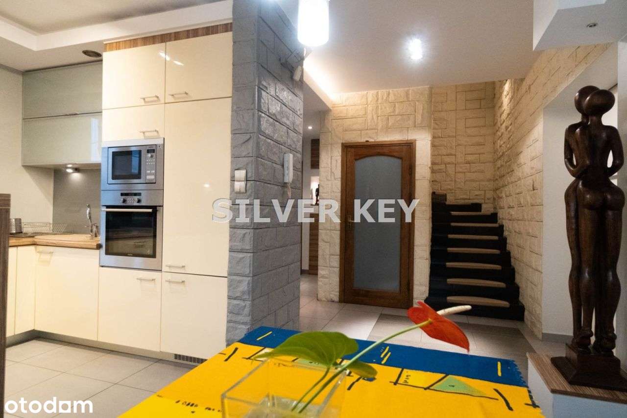 Wyjątkowy Dom z Dodatkowym Budynkiem Usługowym-4