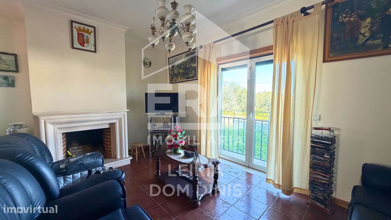 Moradia T4 localizada na zona de Lourais, Leiria-6