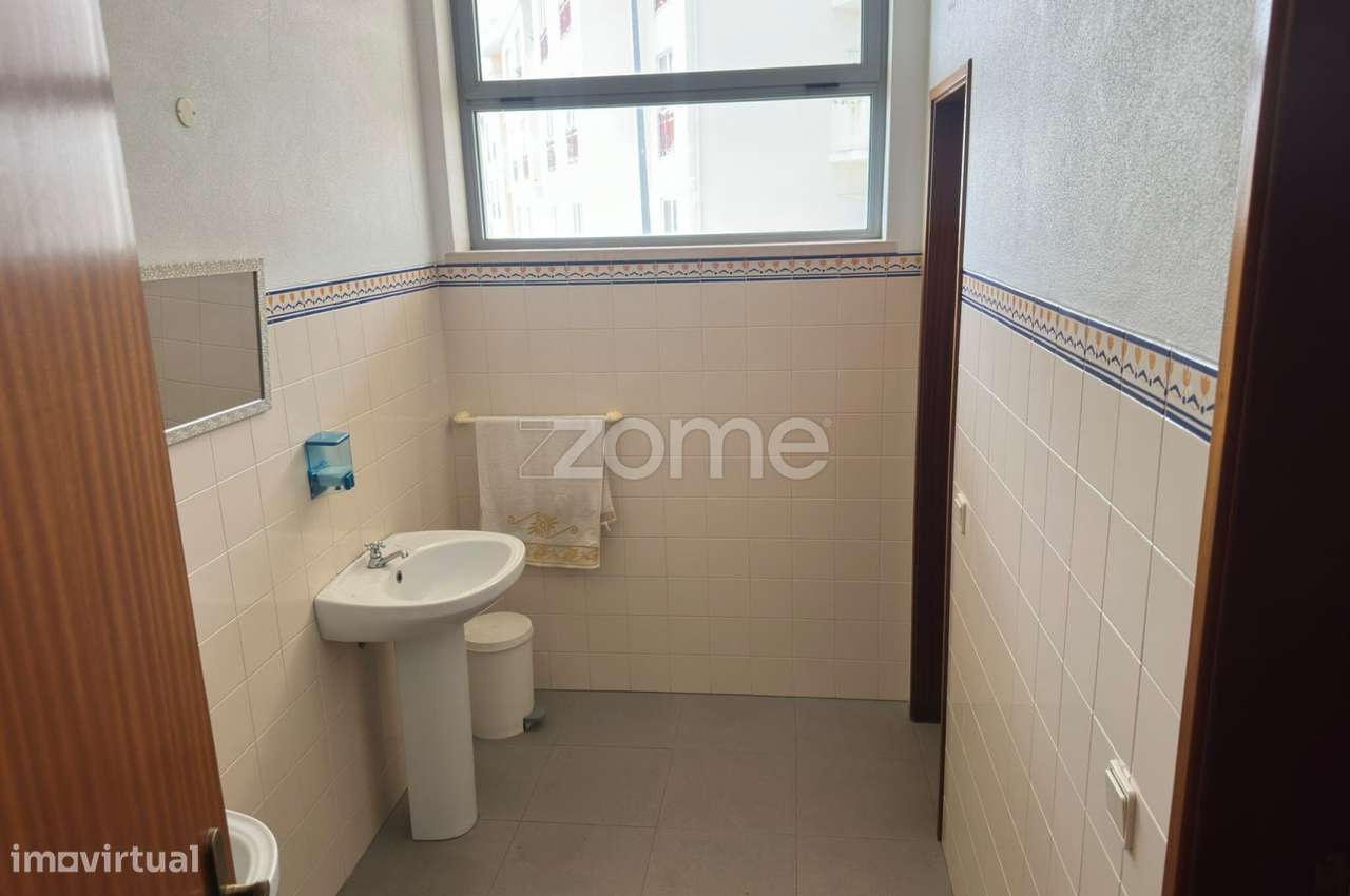 Loja de 108 m² com Potencial de Conversão em T3 – Santana, Sesimbra...-11