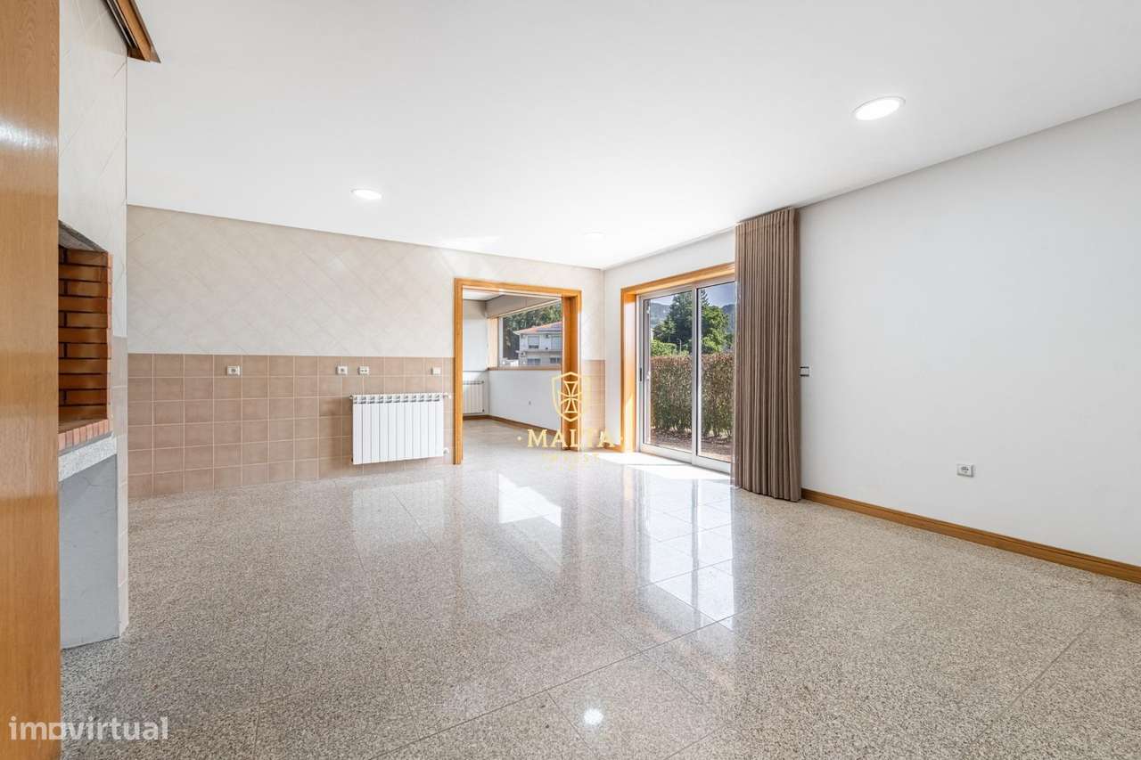 Moradia de Sonho na zona da Falperra!-47