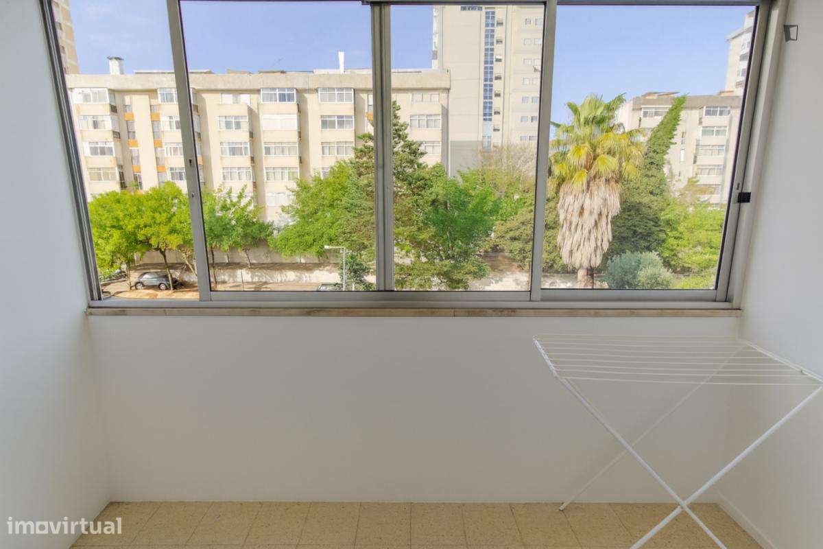 Quarto - localizado em Benfica Lisbon - Grande imagem: 5/8