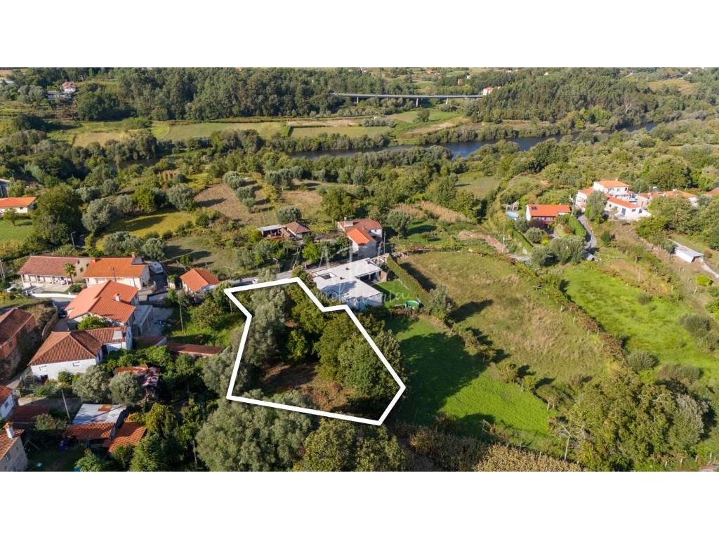 Terreno de 1348m² com 450m² de Área de Construção e Vista Fantástic... - Grande imagem: 2/7