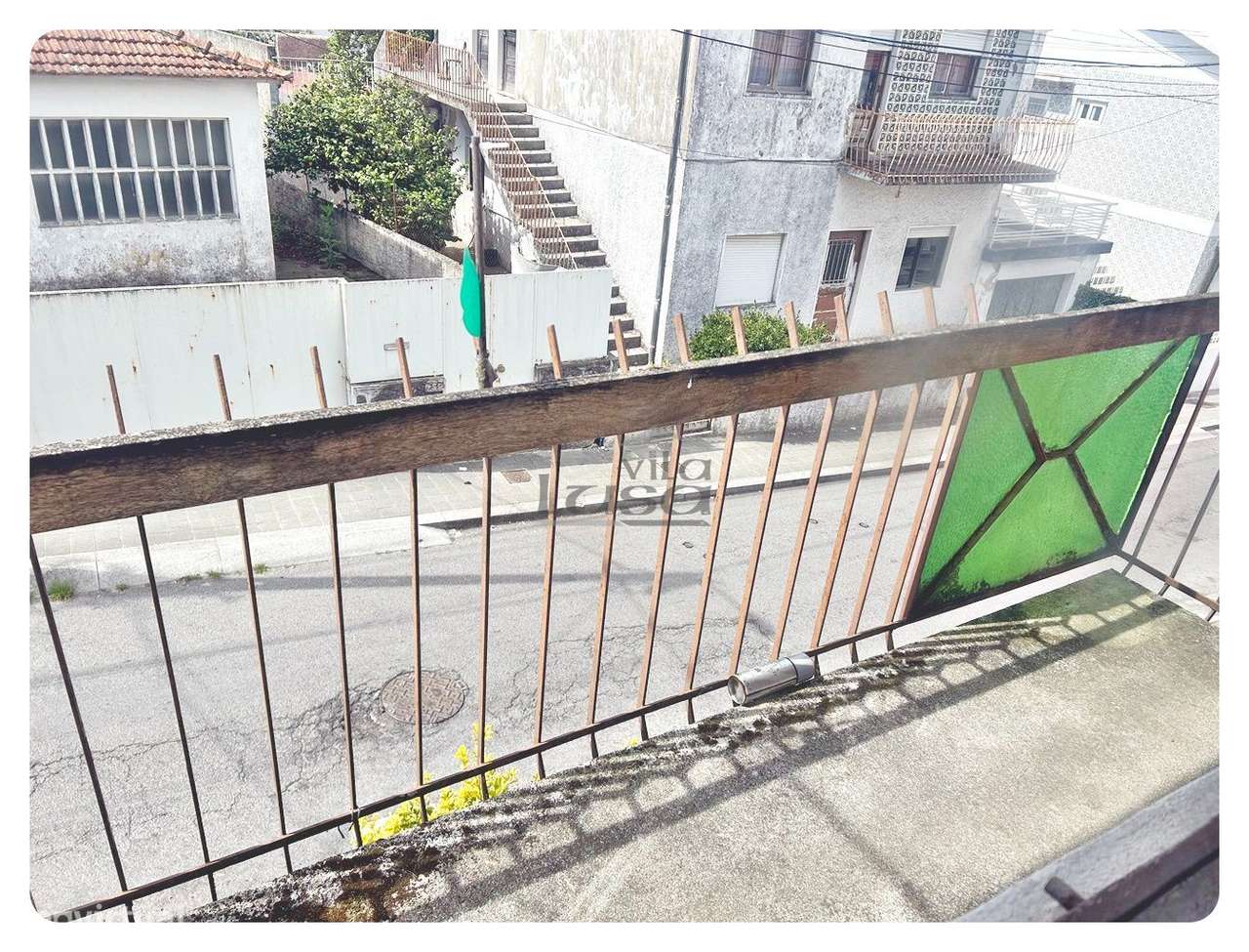 Moradia Bifamiliar com logradouro terreno e anexos 7 caminhos Gondomar-9