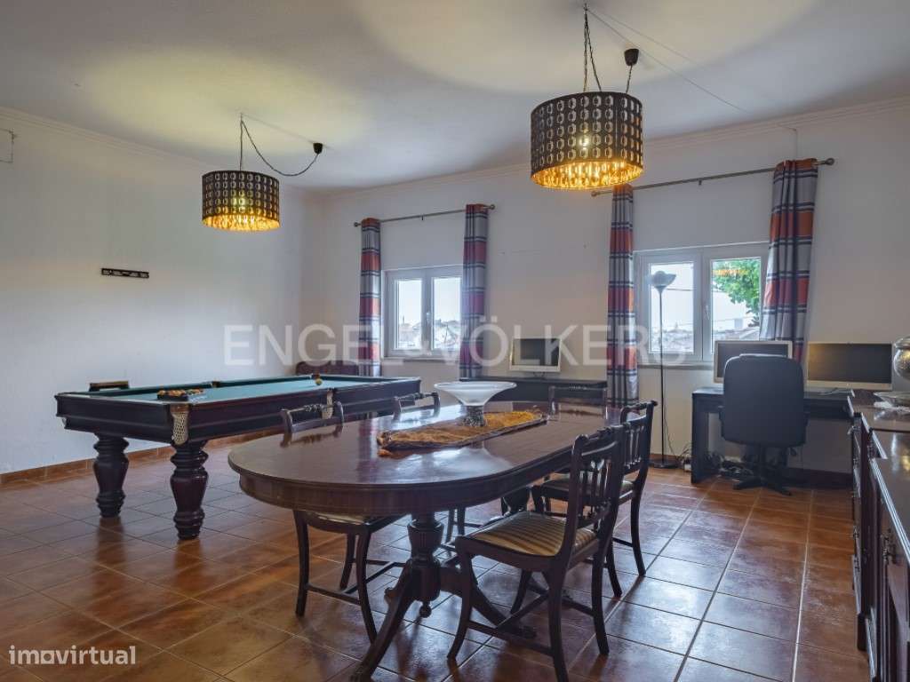 Moradia T5+1 em Porto Salvo: Espaço, Versatilidade e Exclusividade - Grande imagem: 4/40