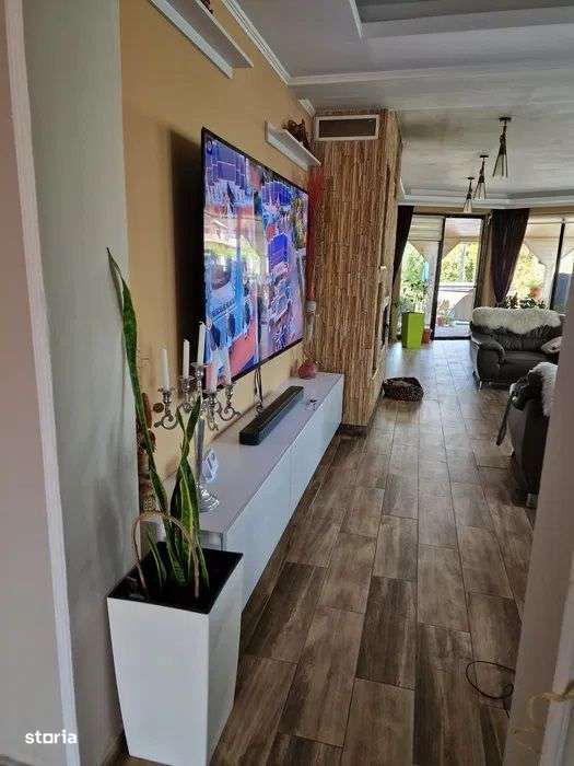 Unirii - Vanzare casa 5 camere - Strada Agricultorilor - Imagine principală: 5/10