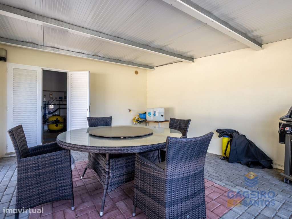 Moradia com piscina e terreno em São Martinho do Porto-48