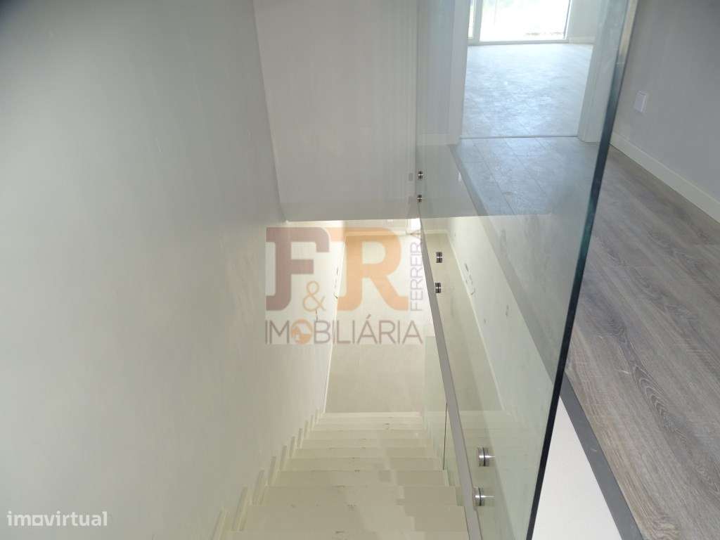 Geminada Duplex T3 com Pérgula (espaço para Piscina) Pinhal General...-10