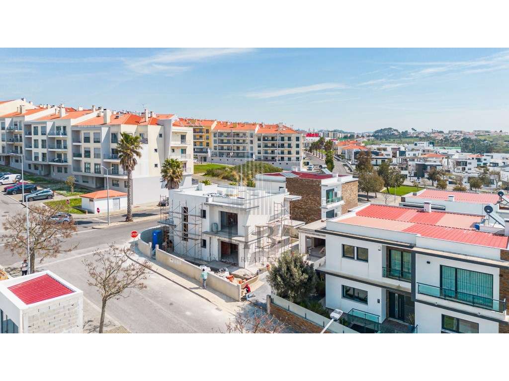 Moradia T4 de Luxo com Piscina Privativa e Jardim | Mafra-6