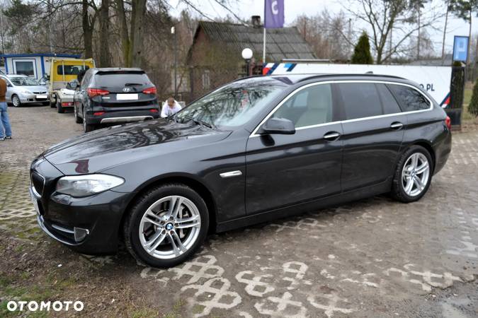 BMW Seria 5 525d Touring - 17