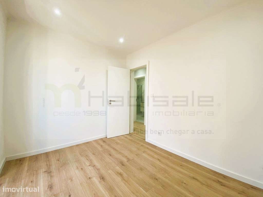 T2 com Varanda Totalmente Remodelado - Mina Amadora-15