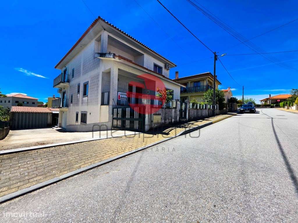 MORADIA T6 C/ GARAGEM - Grande imagem: 2/28