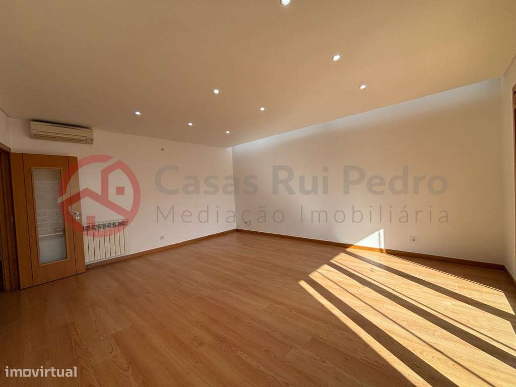 Excelente Apartamento T3, prédio com elevador, parqueamento e arrec...-9