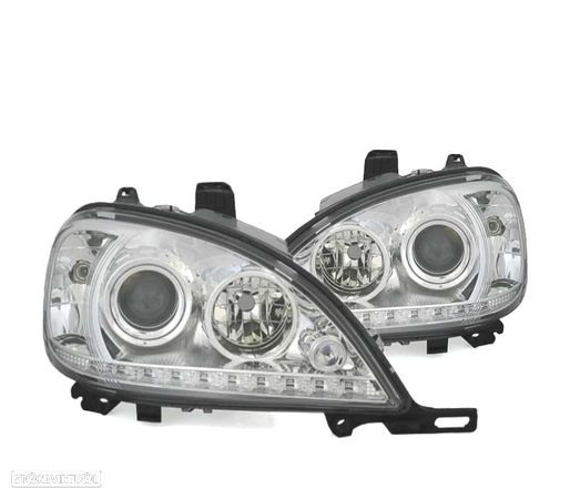 FARÓIS FRONTAIS LED LUZ DIURNA PARA MERCEDES ML W163- 98-01. FUNDO CROMADO - 1