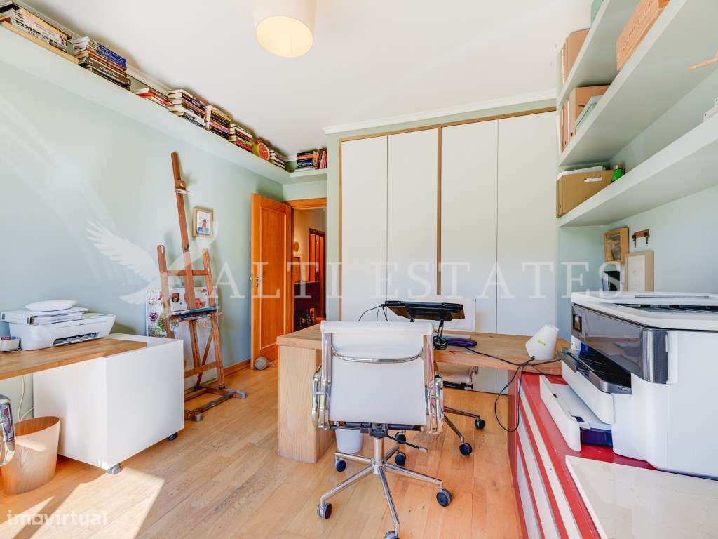 Apartamento T4 no prestigiado Monte Estoril.-27