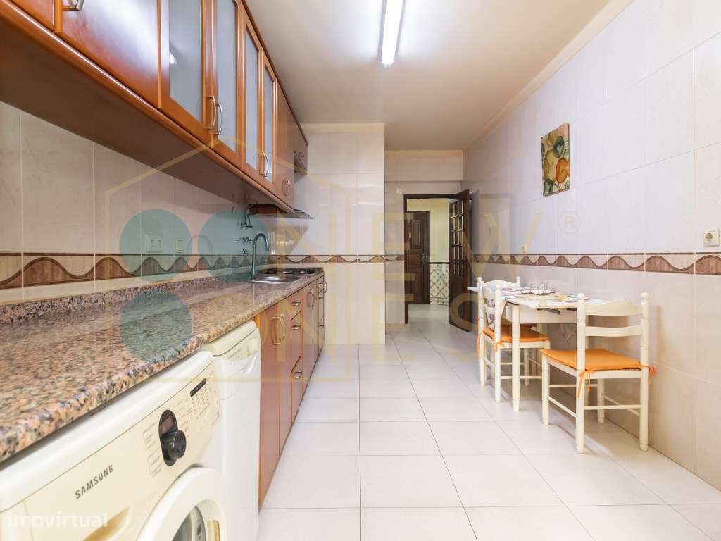 Apartamento T3 com elevador e parqueamento, junto ao Hospital-14