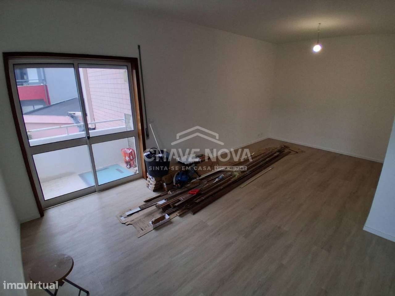 Apartamento T2 remodelado com varanda e garagem - Grande imagem: 5/14