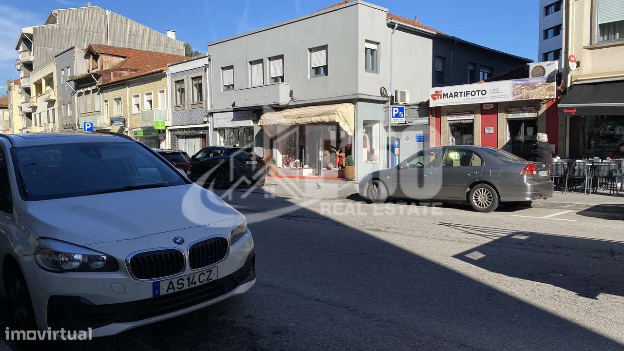 Metro Santo Ovídeo, Moradia c/Logradouro + 3 Lojas Rua Soares dos R... - Grande imagem: 4/9