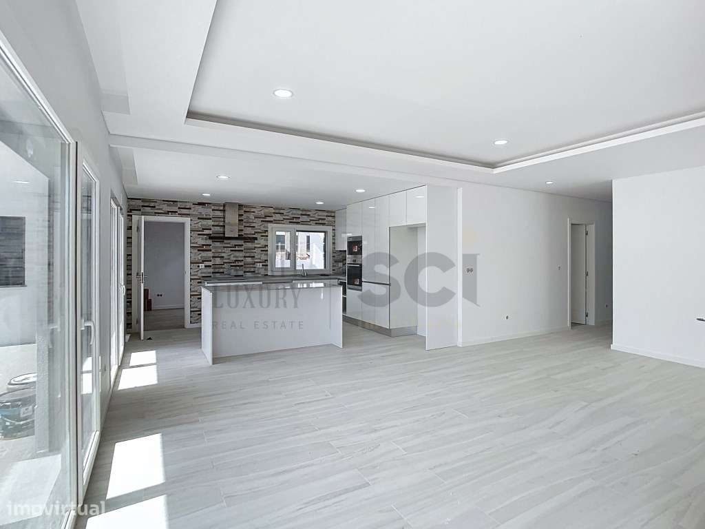 Moradia Térrea independente T3+1 em Fernão Ferro, boas áreas-7