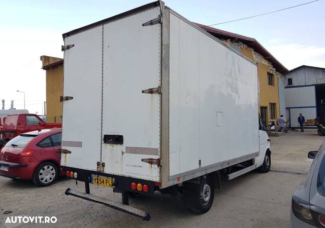 Cub lungime 4.26m latime 2.17m inaltime 2.37m Iveco Daily - 1