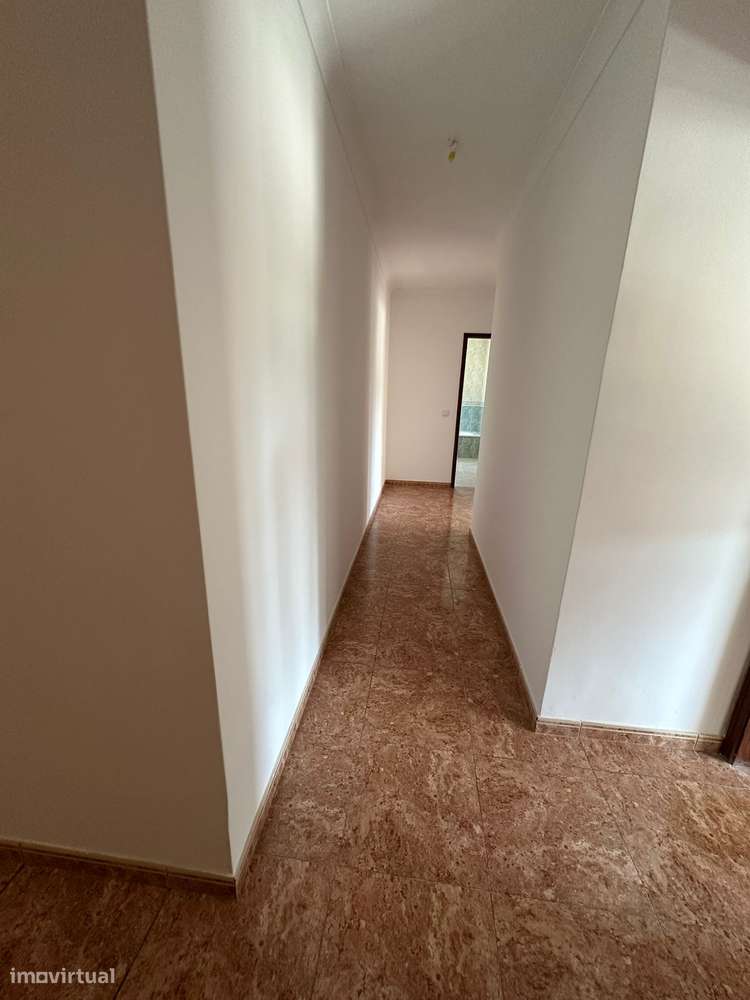 Apartamento T3 com Parqueamento Centro de Benavente-17