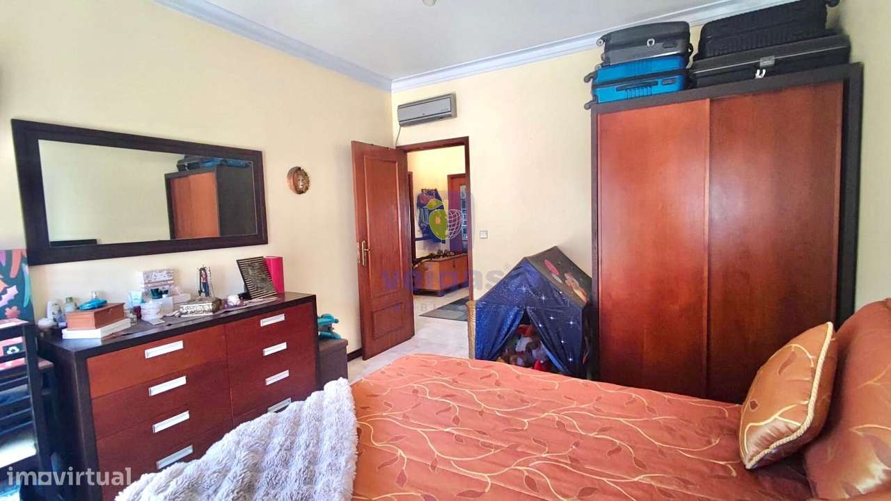 Apartamento T2 com Varanda , Arrecadação e vista Rio em Alverca-12