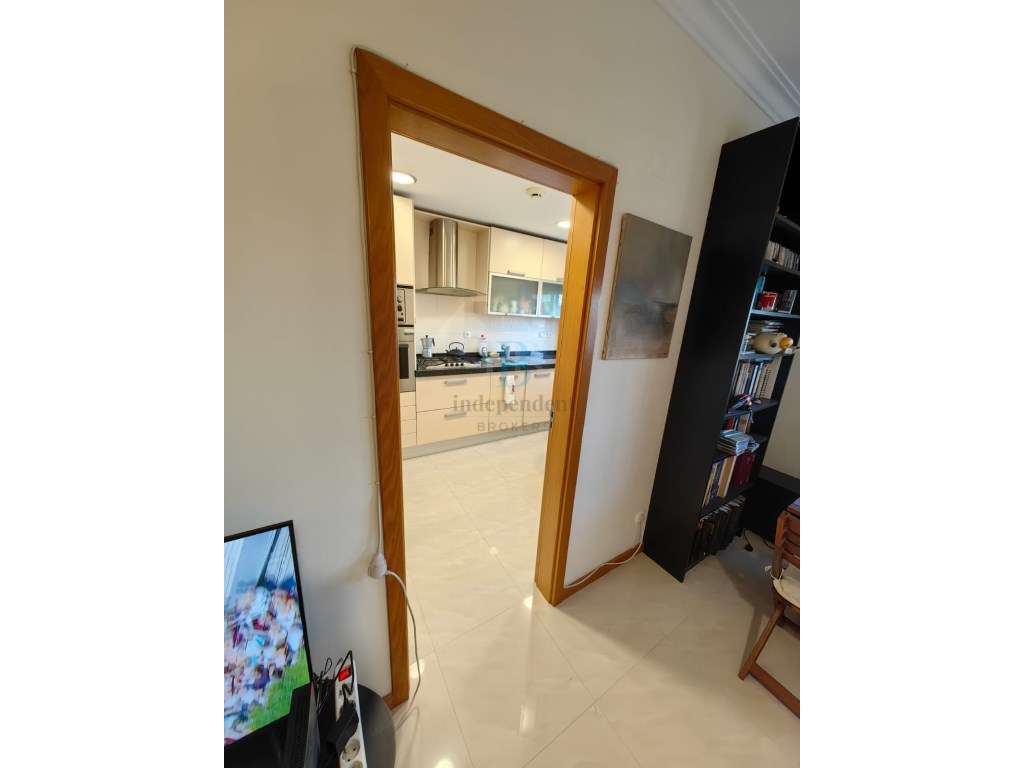 Excelente e luminoso T1 Costa da Caparica-9