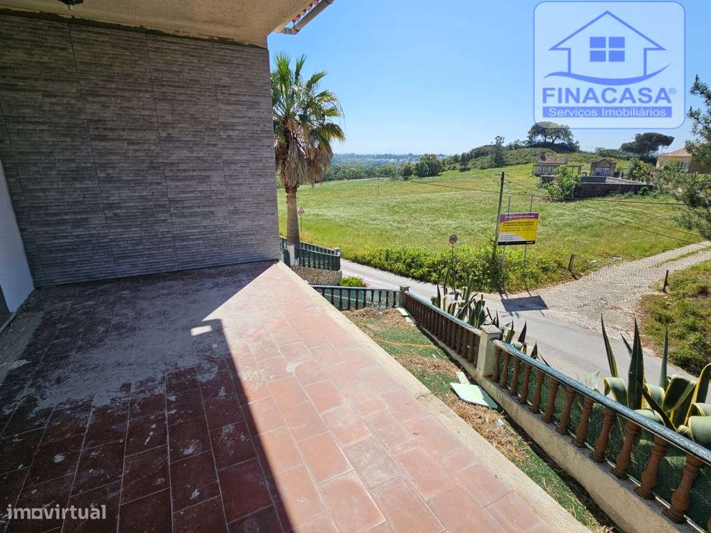 Moradia Isolada em fase de renovação/ remodelação com piscina e jar...-59