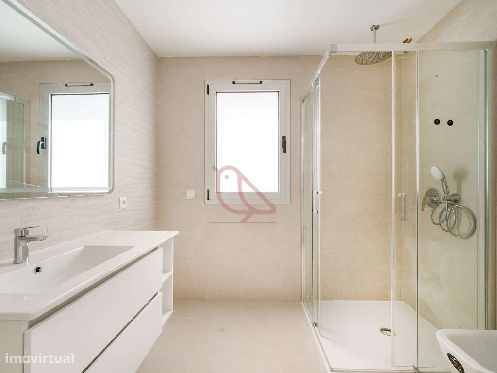Moradia Isolada T4 Contemporânea com Jardim e Acabamentos Premium -...-33