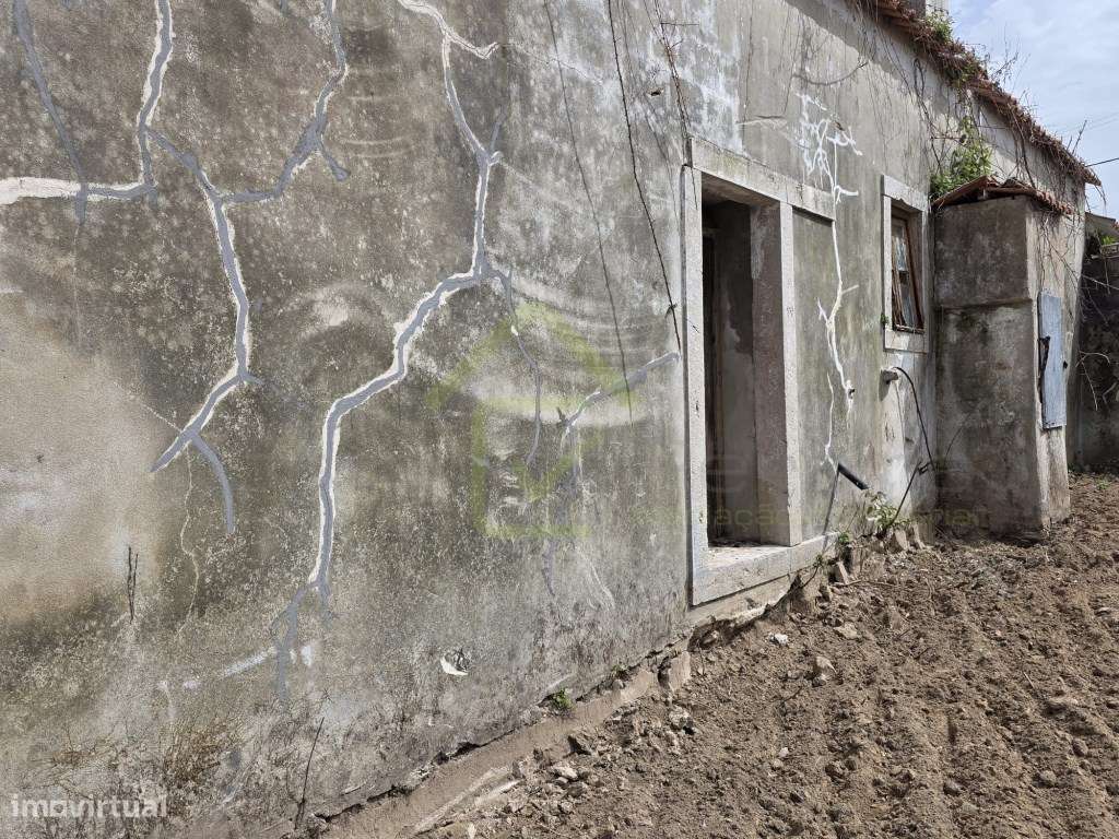 Casa Térrea para recuperar em terreno de 1840m2-8