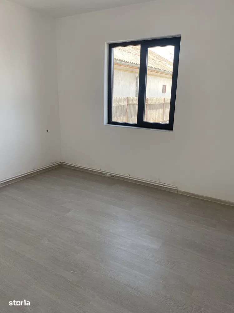 Casă cu 4 camere în Năvodari - Imagine principală: 5/7