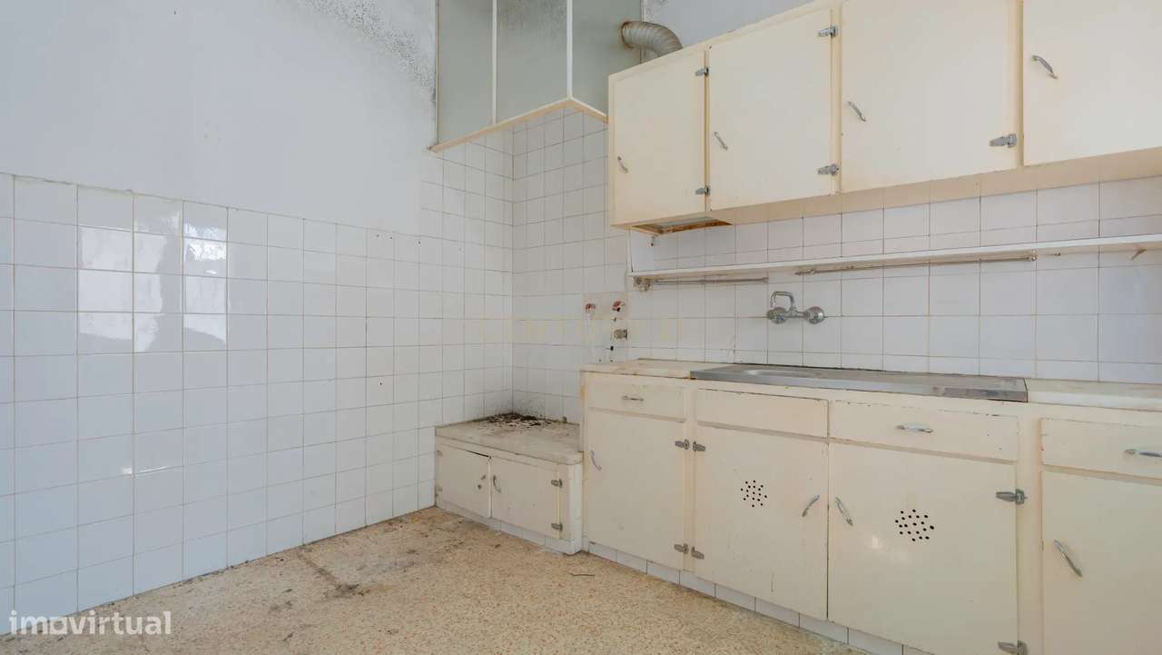Moradia Isolada com Terreno de 1041 m² – Um Mundo de Possibilidades!-36