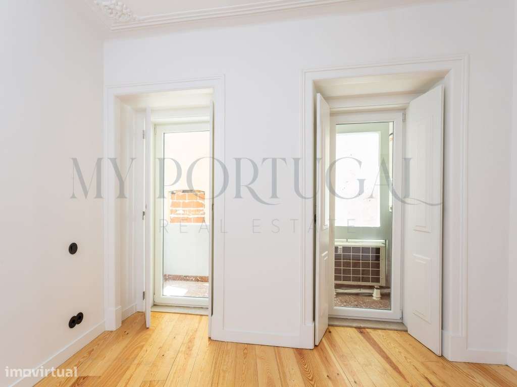 Conforto Urbano num T1 totalmente remodelado com varanda no coração...-15