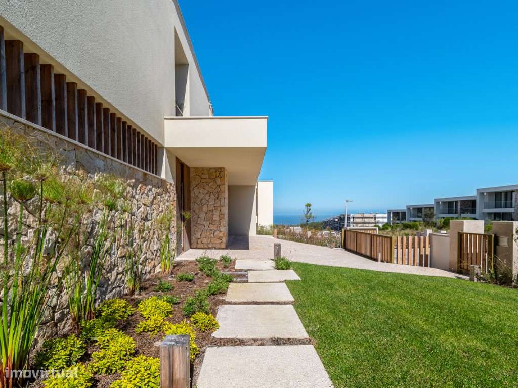 Moradia T4 com Piscina, Jardim e Vista deslumbrante sobre o Mar-49