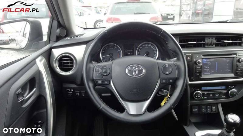 Toyota Auris 1.6 Premium + - 12