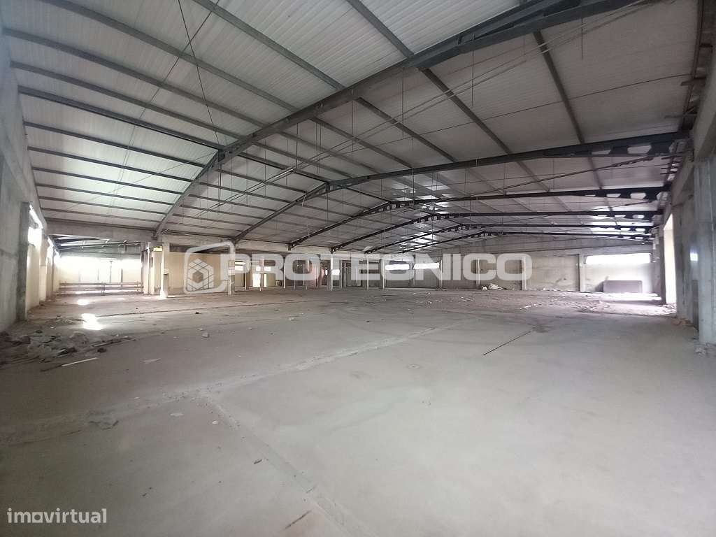 Armazém c/ 3.154m2 – Z. I. da Mota - Grande imagem: 2/24