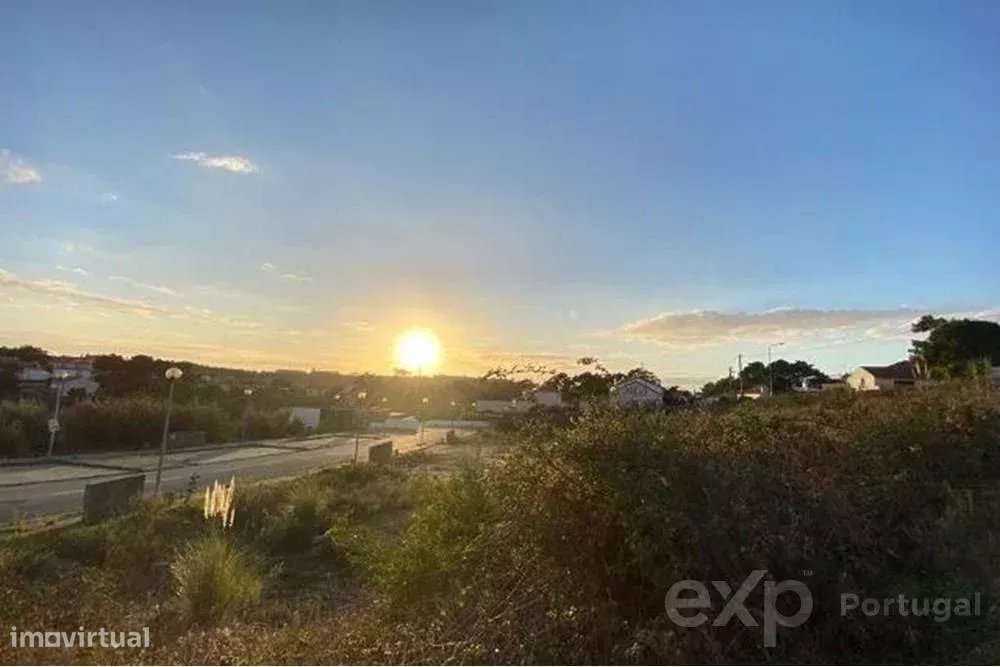 Lote de 239 m² para construção de moradia, perto do centro da Ericeira-1