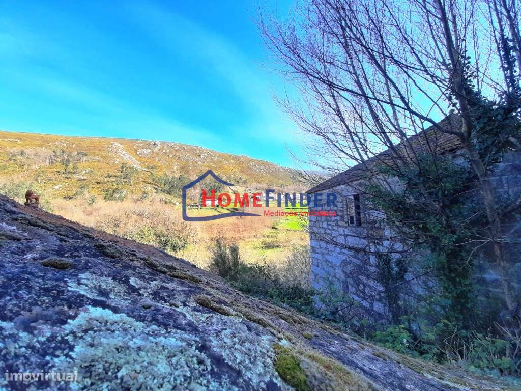 Moradia para Restauro - Fiães, Melgaço-38