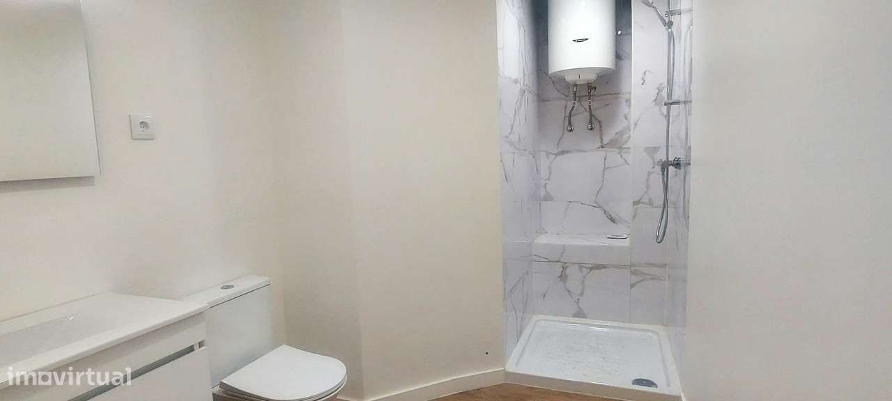 MONTE DA CAPARICA - Loja transformada em habitação T1 na CMA - Grande imagem: 5/11