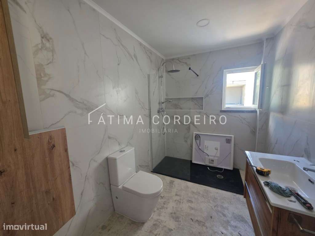 Moradia T3 com piscina e terraço-14