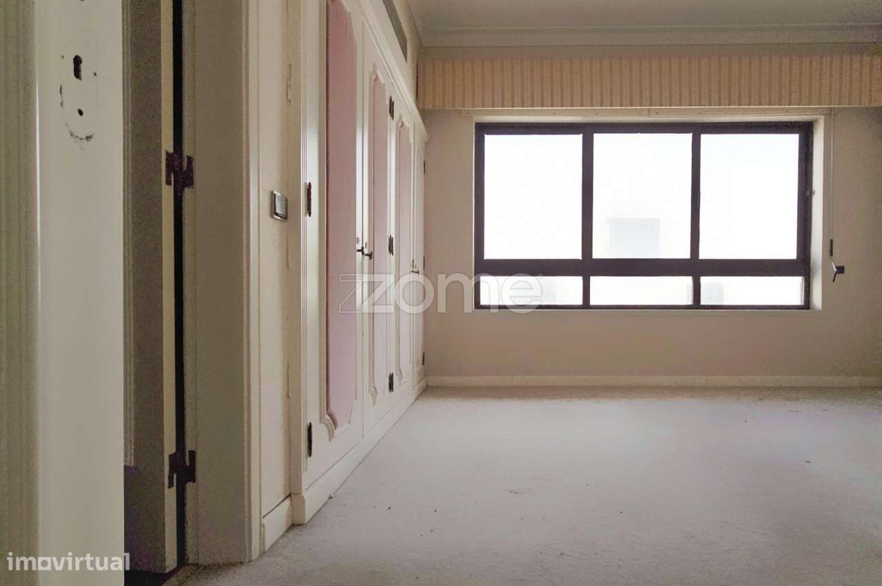 Moradia rara para Reabilitação – Vista Mar | São Pedro Estoril-12